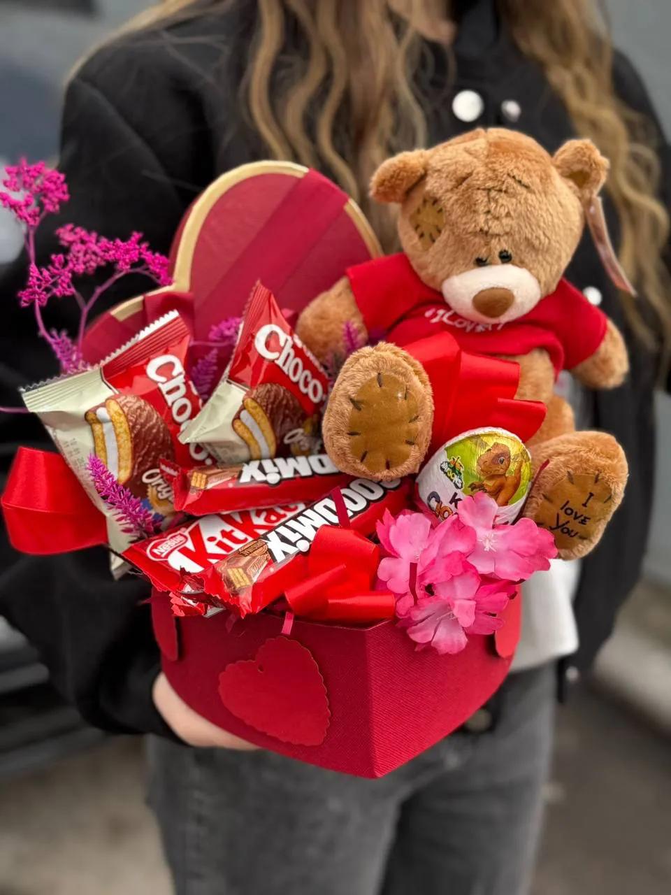 Sweetness in a heart-shaped box | ծաղիկներ, ծաղկեպսակներ, բույսեր Երևան